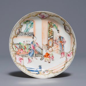Een Chinese famille rose kop en schotel met mandarijns decor en twee losse koppen, Yongzheng/Qianlong — foto 2