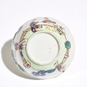 Een Chinese famille rose kop en schotel met mandarijns decor, Qianlong — foto 9
