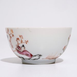Een Chinese famille rose kop en schotel met mandarijns decor, Qianlong — foto 7