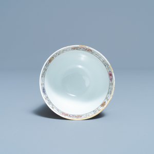 Een Chinese famille rose kop en schotel met romantisch decor, Yongzheng/Qianlong — foto 8