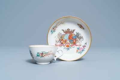 Een Chinese famille rose kop en schotel voor de Nederlandse markt met de wapens van Van Scholten en Wesele, Qianlong
