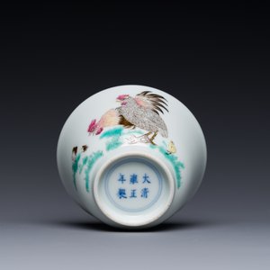 Een Chinese famille rose kop met kippen, Yongzheng merk, 18/19e eeuw — foto 7
