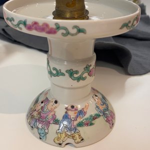 Een Chinese famille rose lantaarn met spelende jongens, Republiek — foto 16
