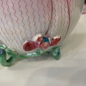 Een Chinese famille rose 'lotus' theepot met deksel, Yongzheng — foto 13