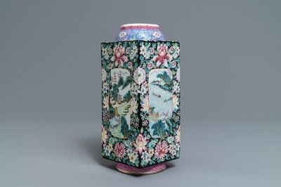 Een Chinese famille rose millefleurs 'cong' vaas, Qianlong merk, Republiek, 20e eeuw