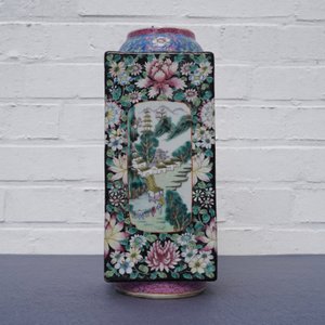 Een Chinese famille rose millefleurs 'cong' vaas, Qianlong merk, Republiek, 20e eeuw — foto 11