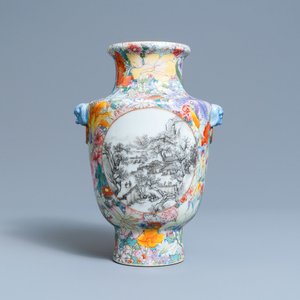 Een Chinese famille rose millefleurs vaas met grisaille landschapspanelen, Qianlong merk, Republiek — foto 1