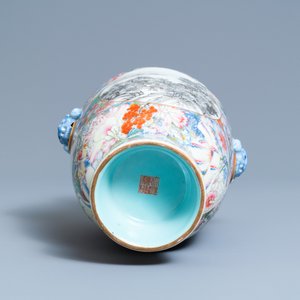 Een Chinese famille rose millefleurs vaas met grisaille landschapspanelen, Qianlong merk, Republiek — foto 6