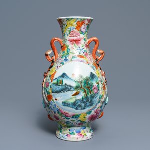 Een Chinese famille rose millefleurs vaas met landschappen, Qianlong merk, Republiek, 20e eeuw — foto 3