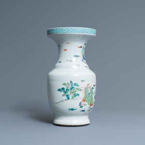 Een Chinese famille rose 'onsterfelijken' vaas, Yongzheng — foto 2