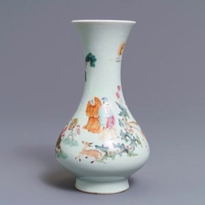 Een Chinese famille rose peervormige vaas, Qianlong merk, 19e eeuw — foto 4