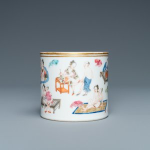 Een Chinese famille rose penselenbeker met erotisch decor, 19e eeuw — foto 5