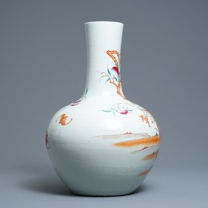 Een Chinese famille rose 'perziken' vaas, Qianlong merk, 19e eeuw — foto 2