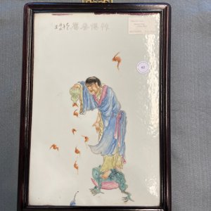 Een Chinese famille rose plaquette met Liu Hai op de pad, 19e eeuw — foto 3