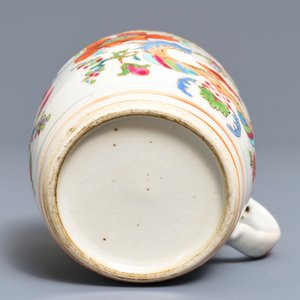 Een Chinese famille rose 'Pompadour' mosterdpot en een Pronk 'Doktersbezoek' schotel, Qianlong — foto 8