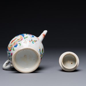 Een Chinese famille rose 'Pompadour' theepot met deksel, Qianlong — foto 6