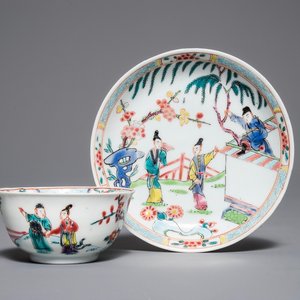 Een Chinese famille rose 'Romance of the Western chamber' kop en schotel, Yongzheng/Qianlong — foto 1