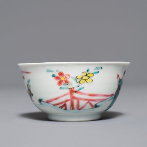 Een Chinese famille rose 'Romance of the Western chamber' kop en schotel, Yongzheng/Qianlong — foto 7