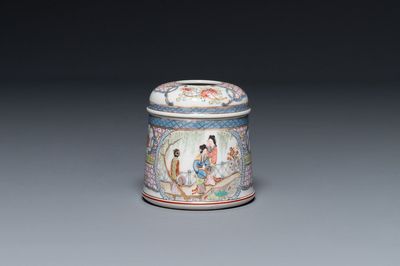 Een Chinese famille rose ronde dekseldoos met figuratief decor, 19e eeuw