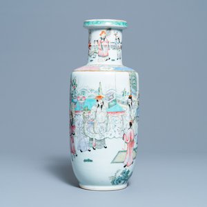 Een Chinese famille rose rouleau vaas, 19/20e eeuw — foto 1