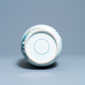 Een Chinese famille rose rouleau vaas, 19/20e eeuw — foto 6