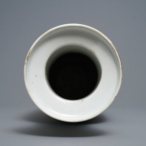 Een Chinese famille rose rouleau vaas, 19e eeuw — foto 5