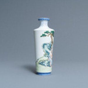 Een Chinese famille rose rouleau vaas, Qianlong merk, Republiek — foto 2