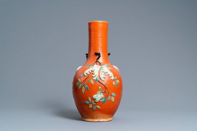 Een Chinese famille rose 'sanduo' vaas met reliëfdecor op koraalrode fondkleur, 19e eeuw