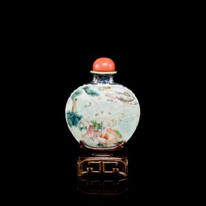 Een Chinese famille rose 'Sanxing' snuiffles, Qianlong merk en periode — foto 2
