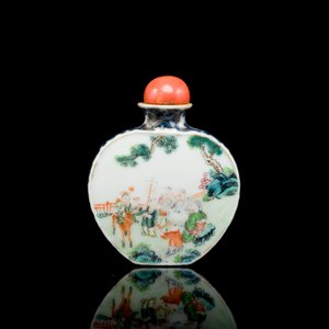 Een Chinese famille rose 'Sanxing' snuiffles, Qianlong merk en periode — foto 3