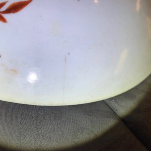 Een Chinese famille rose schotel, een dekselpot en een kom, 19e eeuw — foto 17