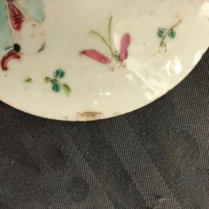 Een Chinese famille rose schotel, een dekselpot en een kom, 19e eeuw — foto 27
