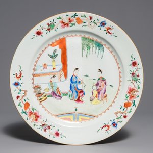 Een Chinese famille rose schotel met musicerende dames, Qianlong — foto 1