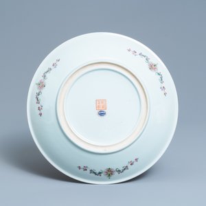 Een Chinese famille rose schotel, Qianlong merk, Republiek — foto 2