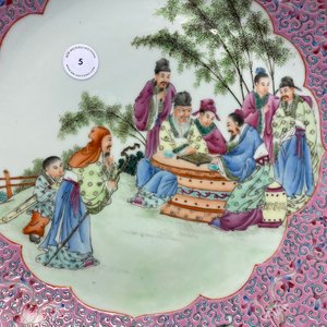 Een Chinese famille rose schotel, Qianlong merk, Republiek — foto 4