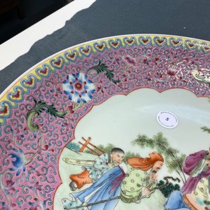 Een Chinese famille rose schotel, Qianlong merk, Republiek — foto 8