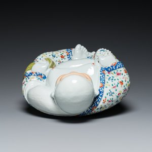 Een Chinese famille rose sculptuur van Boeddha op houten sokkel, Zhu Mao Ji Zao 朱茂記造 merk, Republiek — foto 6
