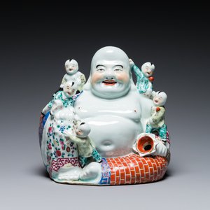 Een Chinese famille rose sculptuur van Boeddha, Zhu Mao Ji Zao 朱茂記造 merk, Republiek — foto 1