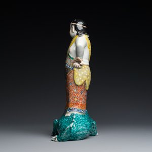 Een Chinese famille rose sculptuur van Liu Hai op de driepotige pad, gesigneerd Huang Yuanxiang 黃源項, 19e eeuw — foto 3