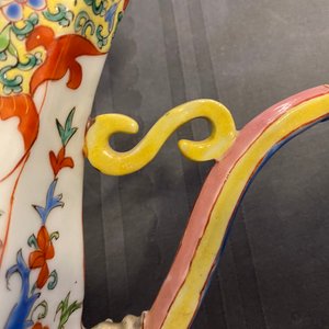 Een Chinese famille rose 'Shou' dekselkan, Qianlong — foto 15