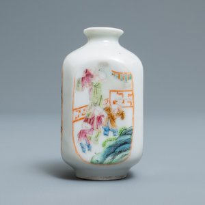 Een Chinese famille rose snuiffles met spelende jongens, 18/19e eeuw — foto 2