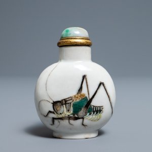 Een Chinese famille rose snuiffles met sprinkhanen, Daoguang merk en periode — foto 3