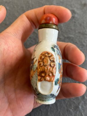 Een Chinese famille rose snuiffles, Qianlong merk, 19e eeuw — foto 2