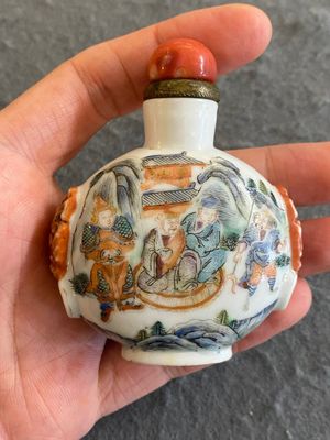 Een Chinese famille rose snuiffles, Qianlong merk, 19e eeuw — foto 3