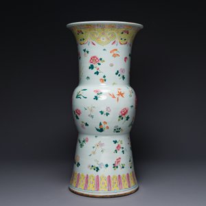 Een Chinese famille rose sokkel met floraal decor, 19e eeuw — foto 2