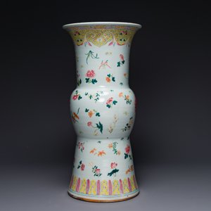 Een Chinese famille rose sokkel met floraal decor, 19e eeuw — foto 4