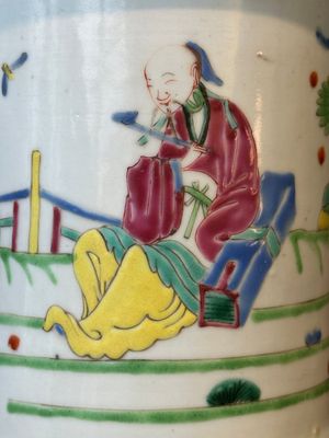 Een Chinese famille rose 'Tao Yuanming 陶淵明' penselenbeker met vergulde bronzen monturen, Yongzheng — foto 6