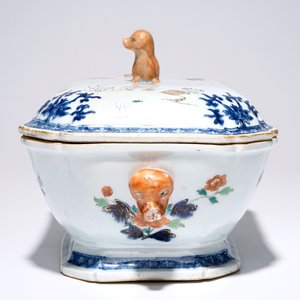 Een Chinese famille rose terrine met onderschotel, Qianlong — foto 7