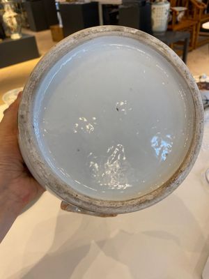 Een Chinese famille rose terrine met opengewerkt deksel met het wapen van 'de Heere' voor de Nederlandse markt, Qianlong — foto 8