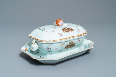 Een Chinese famille rose terrine met wapen van 'De Calenberg - De Pascale' voor de Belgische markt, Qianlong, ca. 1755